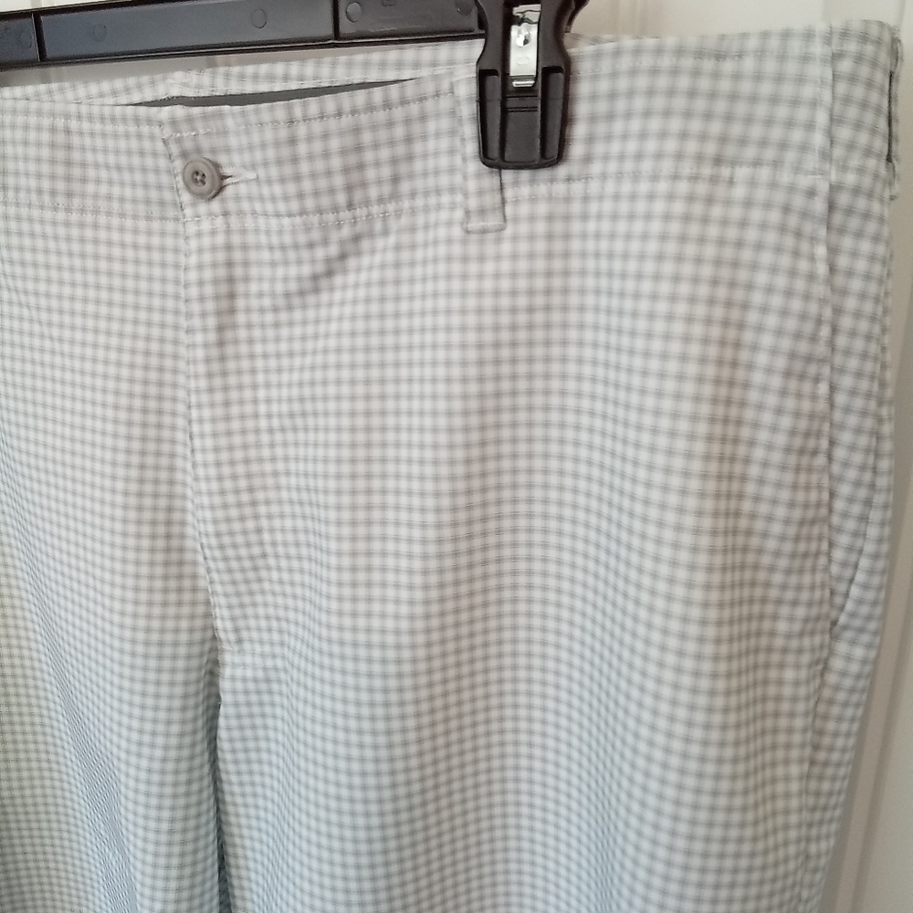 Ben Hogan Big & Tall Men's Size 42 Gray & White Gingham Flat Front Golf Shorts - Picture 2 of 8